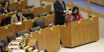Ο Δημήτρης Αβραμόπουλος, όταν ήταν Επίτροπος Μετανάστευσης, Εσωτερικών Υποθέσεων και Ιθαγένειας στην ΕΕ, τον Νοέμβριο 2019 (φωτ.: EPA/OLIVIER HOSLET)