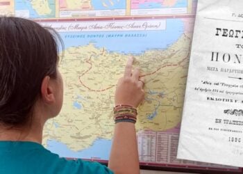 Είναι συγκινητικό το ενδιαφέρον των νέων για την πατρίδα των προγόνων τους, τον Πόντο. Στη φωτογραφία η Δέσποινα-Μαρία Παπαδοπούλου από τον Σύλλογο «Διγενής Ακρίτας» της Ποντοηράκλειας, φοιτήτρια Πολιτικών
Επιστημών, γραμματέας της ΠΕΝ του ΣΠΟΣ Κεντρικής Μακεδονίας & Θεσσαλίας και μέλος της Συντονιστικής Επιτροπής Νεολαίας της ΠΟΕ, ιχνηλατεί τα μέρη των προπαππούδων και των προγιαγιάδων της (φωτ.: Αλεξία Ιωαννίδου)