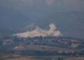 Καπνός υψώνεται μετά από ισραηλινό πλήγμα στον νότιο Λίβανο, τη Δευτέρα 1 Ιουνίου 2026, όπως φαίνεται από την ισραηλινή πλευρά των συνόρων στην Άνω Γαλιλαία, στο βόρειο Ισραήλ (φωτ.:  EPA/ATEF SAFADI)