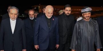 Εικόνα από την άφιξη της ιρανικής αντιπροσωπείας στο Ομάν (πηγή: facebook.com/arabiandailys)