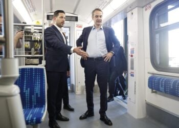 Κωνσταντίνος Κυρανάκης και Κυριάκος Μητσοτάκης στο μετρό (φωτ.: Γιώργος Κονταρίνης/EUROKINISSI)