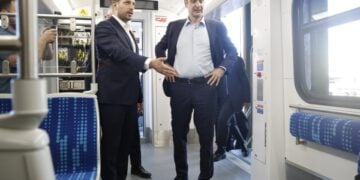 Κωνσταντίνος Κυρανάκης και Κυριάκος Μητσοτάκης στο μετρό (φωτ.: Γιώργος Κονταρίνης/EUROKINISSI)