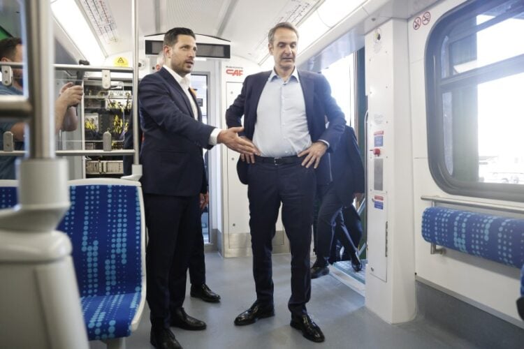 Κωνσταντίνος Κυρανάκης και Κυριάκος Μητσοτάκης στο μετρό (φωτ.: Γιώργος Κονταρίνης/EUROKINISSI)