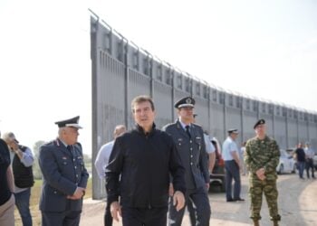 Ο υπουργός Προστασίας του Πολίτη Μιχάλης Χρυσοχοΐδης, πραγματοποιεί αυτοψία στην πορεία των οχυρωματικών έργων στην περιοχή του Έβρου (φωτ.: ΑΠΕ-ΜΠΕ/Δημήτρης Αλεξούδης)