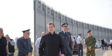 Ο υπουργός Προστασίας του Πολίτη Μιχάλης Χρυσοχοΐδης, πραγματοποιεί αυτοψία στην πορεία των οχυρωματικών έργων στην περιοχή του Έβρου (φωτ.: ΑΠΕ-ΜΠΕ/Δημήτρης Αλεξούδης)