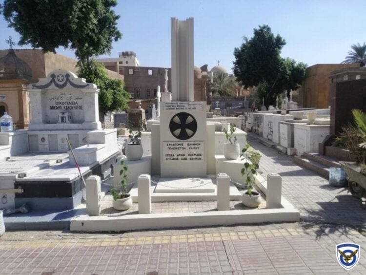 Το μνημείο στο Ελληνορθόδοξο Κοιμητήριο της Ιεράς Μονής Αγίου Γεωργίου στο Παλαιό Κάιρο, της Αραβικής Δημοκρατίας της Αιγύπτου (φωτ.: haf.gr)