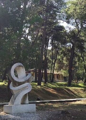 Άποψη από την περιοχή όπου βρίσκεται ο Παλαιός Στάθμος Τρένου στον Διόνυσο (πηγή: citymaps.gr)