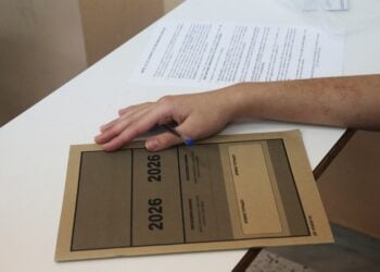 Στιγμιότυπο από την πρώτη μέρα των Πανελληνίων Εξετάσεων 2026 (φωτ.: ΑΠΕ-ΜΠΕ/Αλέξανδρος Βλάχος)