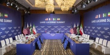 Άποψη της αίθουσας συσκέψεων στη Σύνοδο Κορυφής της Λίμνης Λουκέρνης, στο θέρετρο Μπούργκενστοκ στο Όμπμπεργκεν, της Ελβετίας (φωτ.: EPA/URS FLUEELER / POOL)