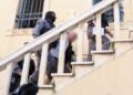 Στιγμιότυπο από την προσαγωγή του 43χρονου Σκοπιανού στην εισαγγελία Χανίων που κατηγορείται για τη δολοφονία της Σταυρούλας Λεβεντάκη (φωτ.: Γιάννης Αγγελάκης / EUROKINISSI)