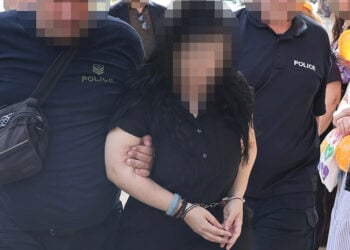 Η μητέρα του 3χρονου Άγγελου στα δικαστήρια του Ηρακλείου Κρήτης, Τετάρτη 13 Μαΐου 2026 (φωτ.: EUROKINISSI / Στέφανος Ραπάνης)