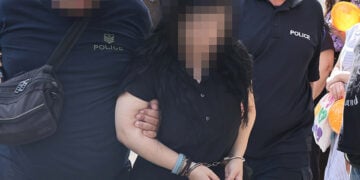 Η μητέρα του 3χρονου Άγγελου στα δικαστήρια του Ηρακλείου Κρήτης, Τετάρτη 13 Μαΐου 2026 (φωτ.: EUROKINISSI / Στέφανος Ραπάνης)