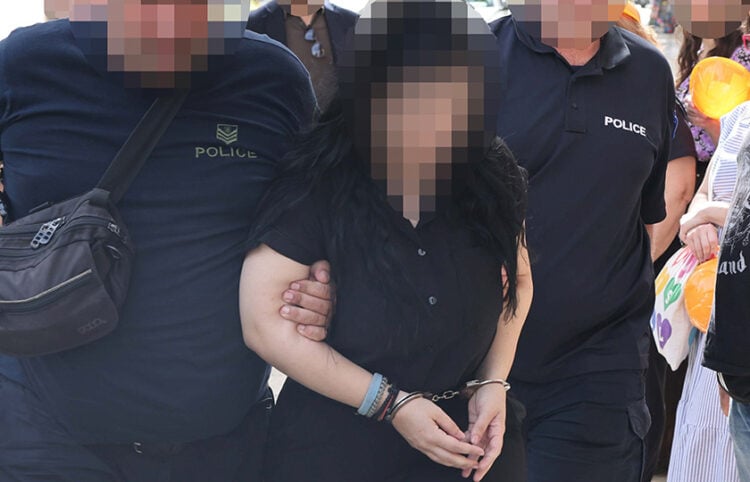Η μητέρα του 3χρονου Άγγελου στα δικαστήρια του Ηρακλείου Κρήτης, Τετάρτη 13 Μαΐου 2026 (φωτ.: EUROKINISSI / Στέφανος Ραπάνης)