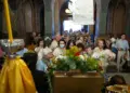 Προσκύνηση των κειμηλίων, της εικόνας της Παναγίας Γουμερά και του Ευαγγελίου, στον καθεδρικό ναό των Αγίων Πάντων (φωτ.: Γρηγόρης Μωυσιάδης)