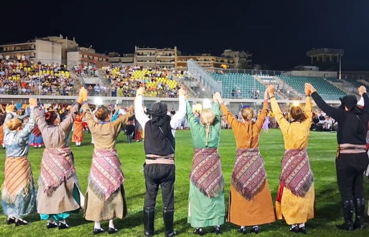 Στιγμιότυπο από την εμφάνιση του Συλλόγου Ποντίων Νέας Φιλαδέλφειας
στο 7ο Πανελλήνιο Αντάμωμα Μικρασιατικών Συλλόγων. Σάββατο 27 Ιουνίου 2026 (φωτ.: Facebook / Ευτυχία Μοράκου)