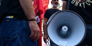 Συγκέντρωση των οικοδόμων και των εργαζομένων στο εργοτάξιο του Ελληνικού στη πλατεία Κάνιγγος και πορεία πρός το υπουργείο Εργασίας (φωτ.: EUROKINISSI / Τατιάνα Μπόλαρη)