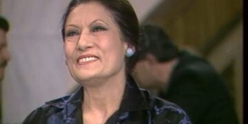 Το 1987, στην εκπομπή «Καλλιτεχνικό καφενείο» (φωτ.: ERT)