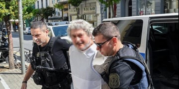 Μεταγωγή στα δικαστήρια στη Πάτρα του 55χρονου Ελληνοαυστραλού Τζέιμς Δαλαμάγκα, Δευτέρα 8 Ιουνίου 2026 (φωτ.: EUROKINISSI/ Ανδρέας Αλεξόπουλος)