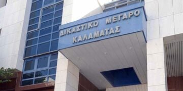 Η μπροστινή είσοδος στο Δικαστικό Μέγαρο Καλαμάτας (φωτ.: EUROKINISSI)