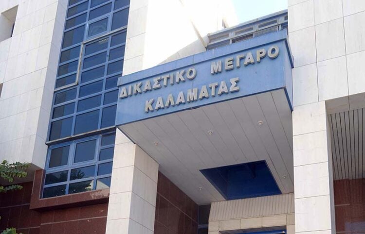 Η μπροστινή είσοδος στο Δικαστικό Μέγαρο Καλαμάτας (φωτ.: EUROKINISSI)
