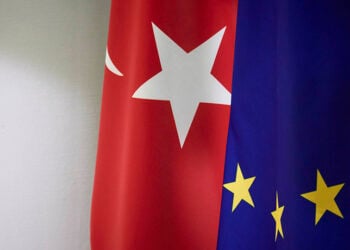 Οι σημαίες της Τουρκίας και της Ευρωπαϊκής Ένωσης (φωτ.: European Union)