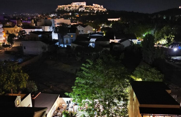 Η θέα από την αυλή της Ευξείνου Λέσχης Αθηνών (φωτ.: Facebook / Εύξεινος Λέσχη Αθηνών)
