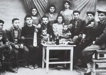 Γλέντι εκτοπισμένων Ποντίων στο Καζακστάν (πηγή: «Άτλας της Ελληνικής Διασποράς», τ. 1, εκδ. Αλέξανδρος, 2001)