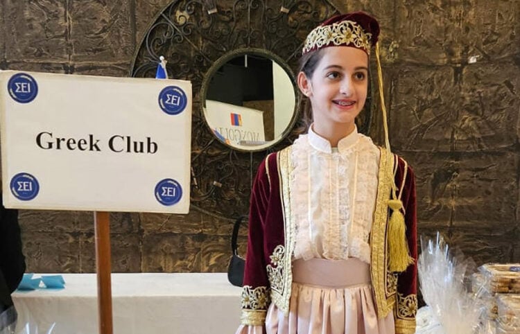 Ένα από τα πιο νεαρά μέλη της ελληνικής κοινότητας στην Ιορδανία (φωτ.: Facebook / Greek Community Club in Jordan)