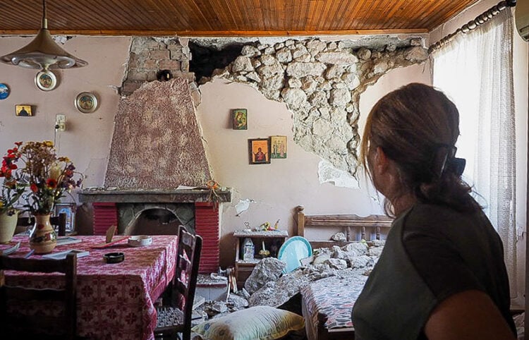 Ζημιές σε σπίτι από τους ισχυρούς σεισμούς που σημειώθηκαν σήμερα στην Εύβοια (φωτ.: EUROKINISSI / Θοδωρής Νικολάου)