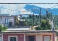 Καπνός από τη φωτιά στα Ζησιμαίικα Αχαΐας, Δευτέρα 15 Ιουνίου 2026 (φωτ.: Facebook / Fire & Weather Hellas / Βασίλης Καραπαπάς)