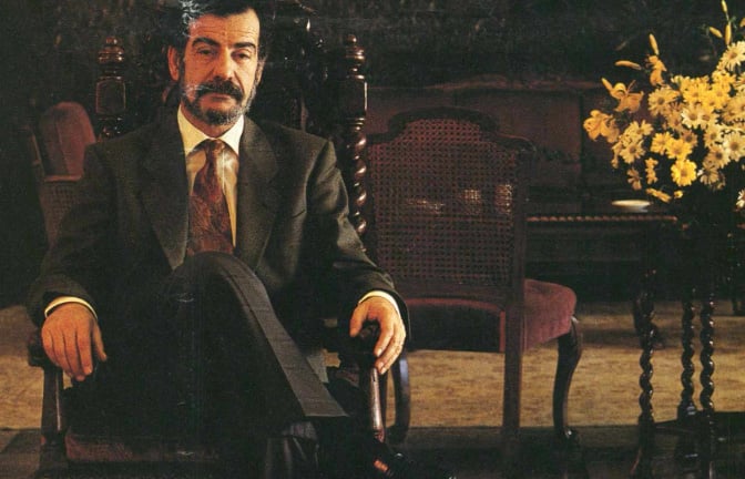«Γιώργος Γεννηματάς: Ο κύριος 56%». Η φωτογραφία του Γιώργου Μονογιούδη, ο τίτλος από το περιοδικό «Γυναίκα» όπου δόθηκε η συνέντευξη (πηγή: Ίδρυμα Κωνσταντίνου Σημίτη»)