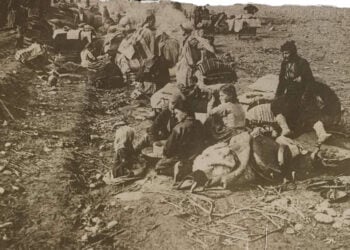 Ασσύριοι Χριστιανοί εκτοπισμένοι από το Βόρειο Ιράν, 1919 (πηγή: Βιβλιοθήκη του Κογκρέσου (Library of Congress), ΗΠΑ – Underwood & Underwood, Νέα Υόρκη)