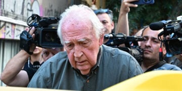 Ο Αλέξανδρος Γιωτόπουλος επιβιβάζεται σε ταξί προκειμένου να μεταβεί σε σωφρονιστικό κατάστημα, Δευτέρα 15 Ιουνίου 2026 (φωτ.: EUROKINISSI / Τατιάνα Μπόλαρη)