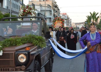 Από τη λιτάνευση των κειμηλίων της Παναγίας Γουμερά (φωτ.: facebook / Κώστας Ασκούνης)