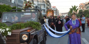 Από τη λιτάνευση των κειμηλίων της Παναγίας Γουμερά (φωτ.: facebook / Κώστας Ασκούνης)