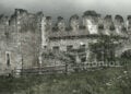 Εριπωμένο σπίτι στον Πόντο σήμερα (φωτ.: Βασίλης Καρυοφυλλίδης· εικ.: Χριστίνα Κωνσταντάκη)