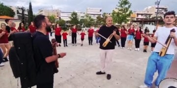 Το ανοιχτό μάθημα έγινε μια μικρή γιορτή στην Πλατεία Ελευθερίας στον Κορυδαλλό, Παρασκευή 12 Ιουνίου 2026 (πηγή: Facebook / Ηλίας Υφαντίδης)