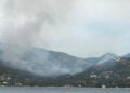 Καπνός από τη φωτιά στο Λουτράκι, Δευτέρα 8 Ιουνίου 2026 (φωτ.: Facebook / Πυρκαγιά Ενημέρωση / Iraklis Nikolaidis)