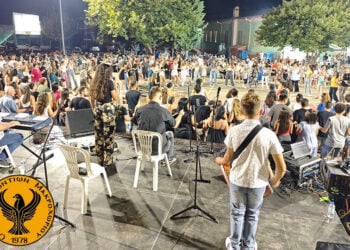 Από παλαιότερο καλοκαιρινό χορό του σωματείου (φωτ.: facebook / Σύλλογος Ποντίων Μακροχωρίου)