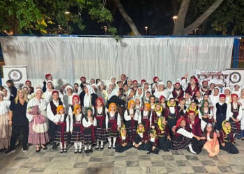 Μετά το τέλος της παράστασης «Στ’ Αϊ-Γιαννιού του Κλήδονα, ριζικά και στροβιλίσματα στου θέρους τα γυρίσματα», Σάββατο 14 Ιουνίου 2026 
(φωτ.: Μικρασιατικός Πολιτιστικός Σύλλογος Μελισσίων «Άγιος Γεώργιος Γκιούλμπαξε»)