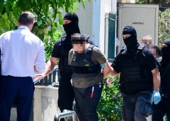 Από τη μεταγωγή του Παλαιστίνιου στον εισαγγελέα (φωτ.: EUROKINISSI / Τατιάνα Μπόλαρη)
