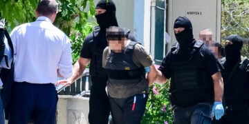 Από τη μεταγωγή του Παλαιστίνιου στον εισαγγελέα (φωτ.: EUROKINISSI / Τατιάνα Μπόλαρη)