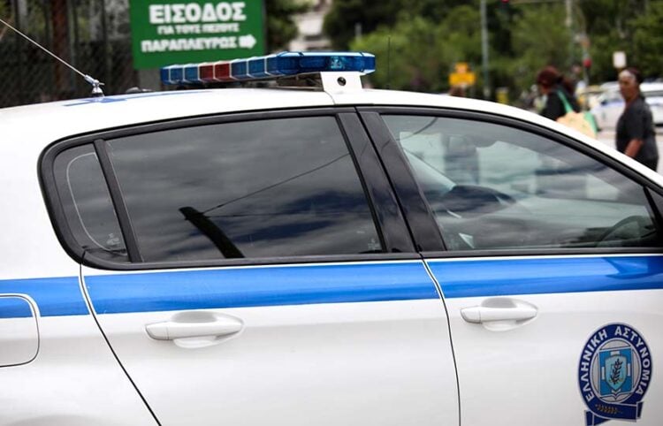 Περιπολικό στα δικαστήρια της πρώην Σχολής Ευελπίδων (φωτ.: EUROKINISSI / Δανάη Δαυλοπούλου)