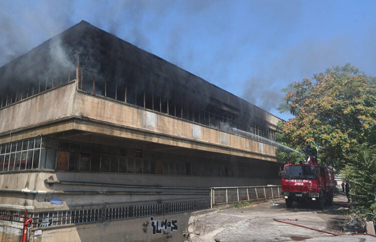 Πυρκαγιά σε χώρο εργοστασίου σε περιοχή του δήμου Αιγάλεω (φωτ.: EUROKINISSI / Σωτήρης Δημητρόπουλος)
