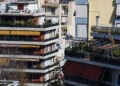 Μπαλκόνια διαμερισμάτων σε πολυκατοικίες στην Αθήνα (φωτ.: EUROKINISSI / Γιώργος Κονταρίνης)