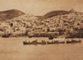 Η Ερμούπολη και η Άνω Σύρος, από το βιβλίο των φωτογράφων Daniel Baud-Bovy / Frédéric Boissonnas, «Des Cyclades en Crète au gré du vent», Γενεύη 1919 (πηγή: travelogues.gr)