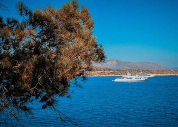 Θαλασσινη καλοκαιρινή εικόνα (φωτ.: EUROKINISSI / Γιώργος Κονταρίνης)