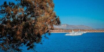 Θαλασσινη καλοκαιρινή εικόνα (φωτ.: EUROKINISSI / Γιώργος Κονταρίνης)