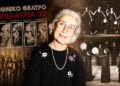 H Nτόρα Τσάτσου-Συμεωνίδη και στιγμιότυπα από δουλειές της, με φωτογραφίες από το αρχείο του Εθνικού Θεάτρου (εικ.: Γεωργία Βορύλλα)