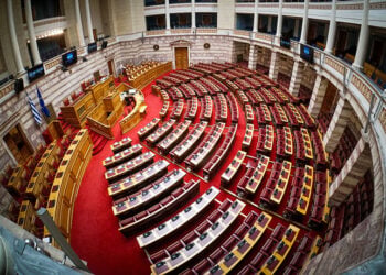 Η αίθουσα της Ολομέλειας της Βουλής (φωτ.: EUROKINISSI / Γιώργος Κονταρίνης)